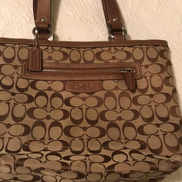 Coach signature handbag - Picture 1 of 5